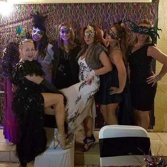 WELCOME to Dazzlingdeals closet - Picture 4 of 9